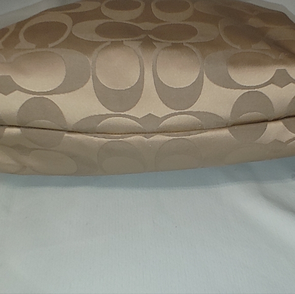 Coach - Picture 5 of 8